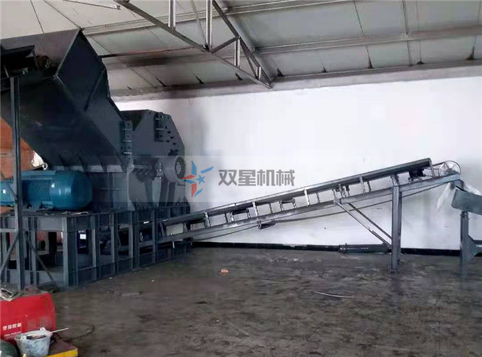 <a href='http://m.bala10minutes.cn/feilv/1660.html' target='_blank'><span>斷橋鋁破碎機(jī)</span></a>上?？蛻衄F(xiàn)場